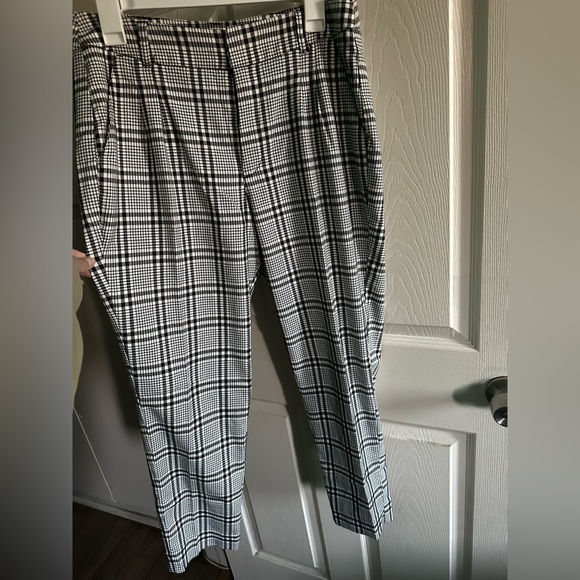 Abercrombie & Fitch Black & White Plaid Pants - Picture 2 of 12